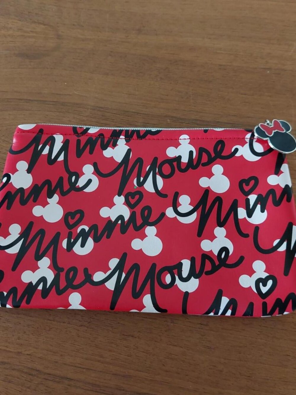Disney Minnie Mouse red makeup bag #disney #makeupbag #cosmeticbag